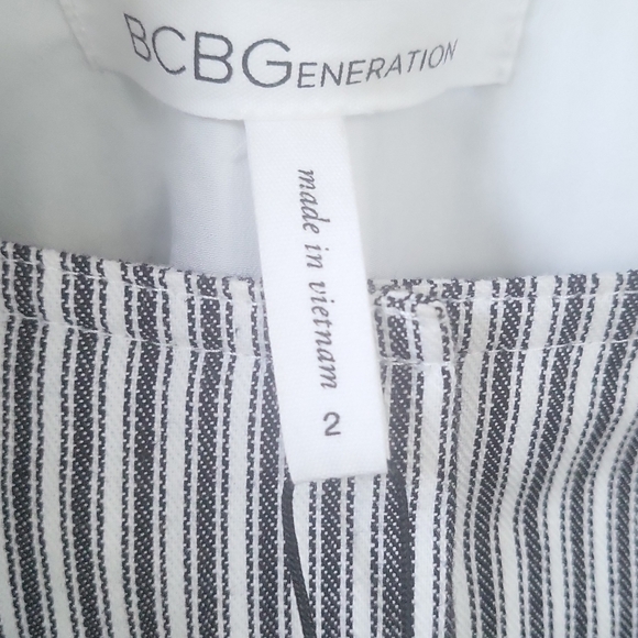 NWT BCBGeneration Black & White Pinstriped Cropped High Rise Pants Size 2 - Picture 4 of 10